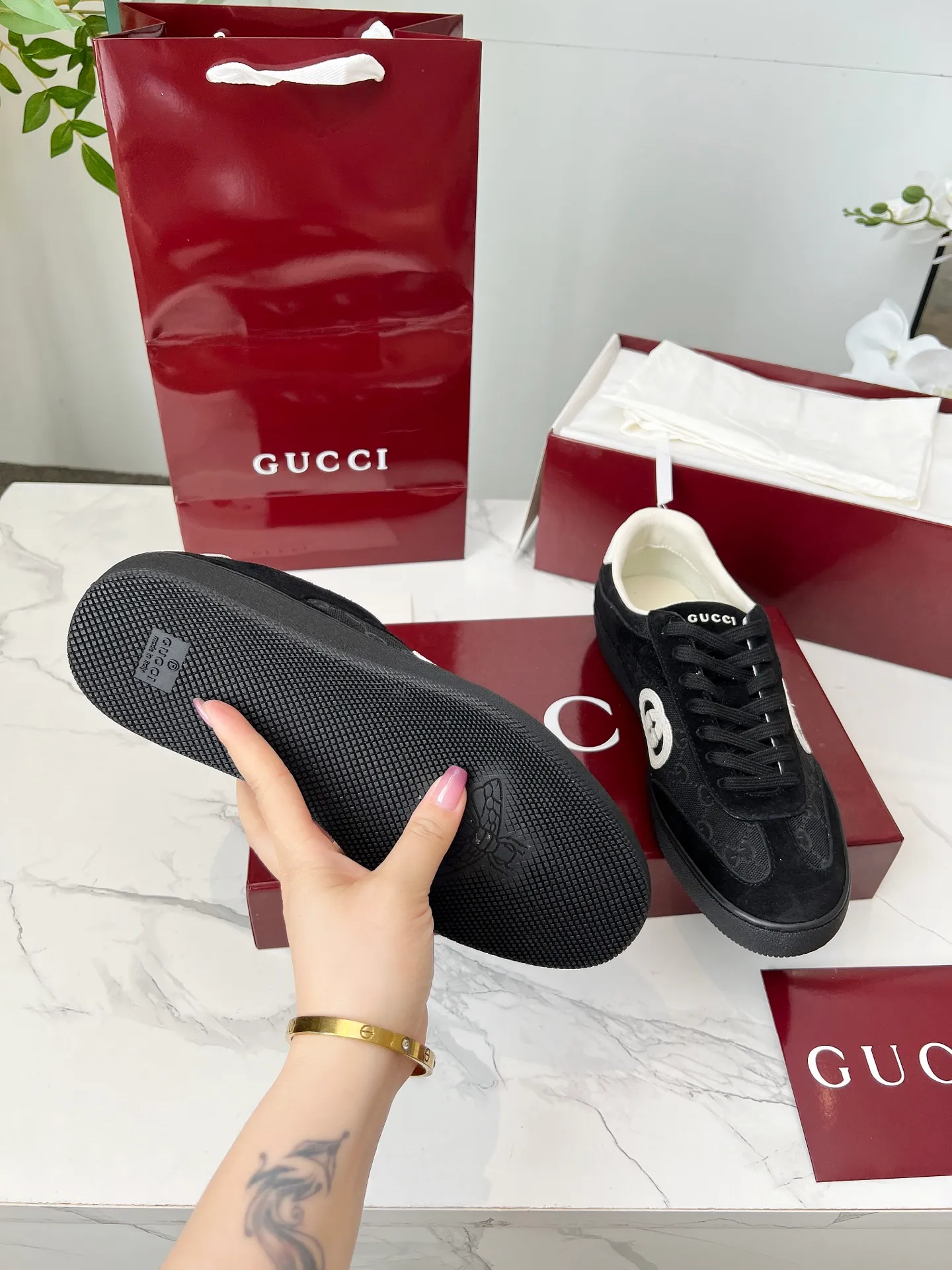 👟👟Ex-factory price 520👟👟 High version GUCCI's latest moral training shoes🔥🔥Double G leather with three-dimensional Gucci letters. The 3D effect creates a free flowing texture of the entire shoe, smooth line design. Light, comfortable and breathable, women's size 35-40, men's size 39-45